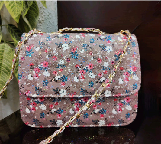 🌸 Floral Chain Strap Crossbody Bag – Elegant &amp; Trendy