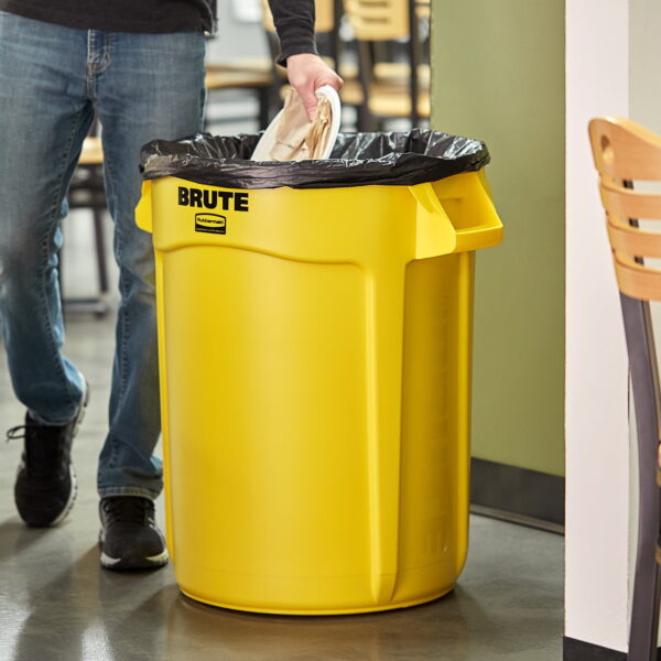 BRUTE 32 Gallon Yellow Round Trash Can with Lid - Image 2